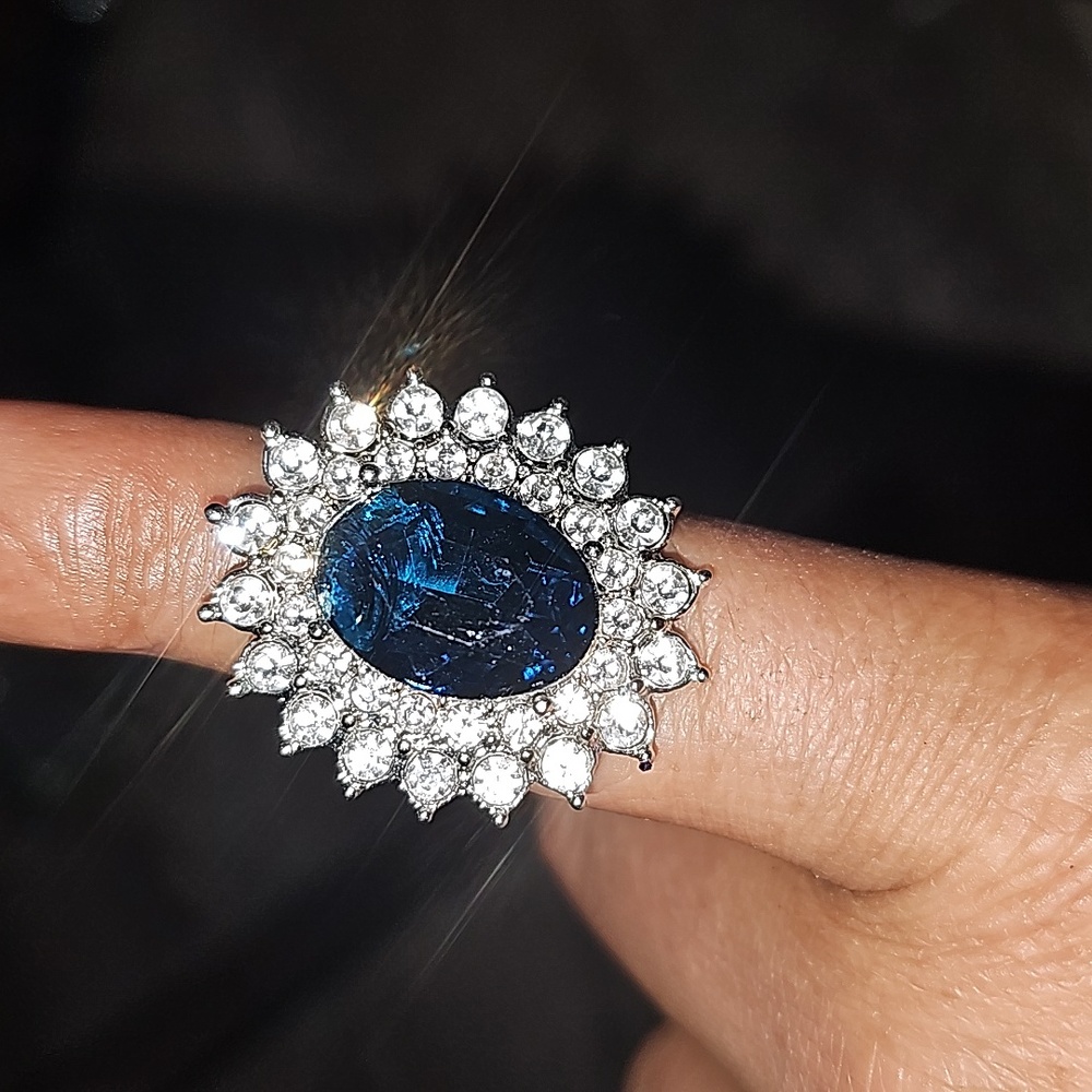 Beautiful Large Rhinestone Ring! Stretchable Ring! - image 1